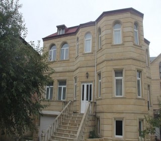Behind the restaurant *Asiman* there is a 3-storey private house for sale, -1