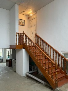 Продается двухэтажный дом в центре Губы, на проспекте Г.Алиева, -3