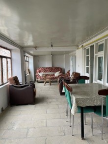 Продается двухэтажный дом в центре Губы, на проспекте Г.Алиева, -17