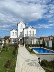 We offer for sale a 5-room home in Baku, -1