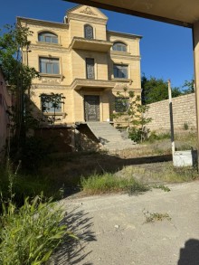 house is for sale on Leyla Memmedbeyli Street, near Stimul Hospital, Baku, -1