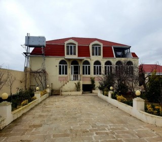 Баку в пос.Бильгях продается 2-ух этажная дача, построенная в современном стиле, -1