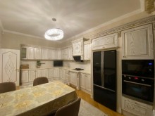 To buy a well-maintained house in the center of Bakukhanov settlement, on a 4 sot area, -6