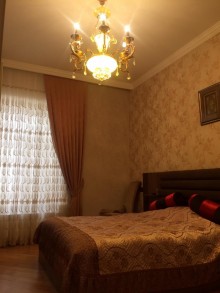 To buy a well-maintained house in the center of Bakukhanov settlement, on a 4 sot area, -11