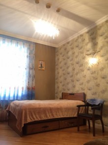 To buy a well-maintained house in the center of Bakukhanov settlement, on a 4 sot area, -13