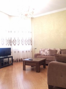 To buy a well-maintained house in the center of Bakukhanov settlement, on a 4 sot area, -14