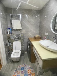 Renovated 2-room apartment for sale in Khatai Park, -4