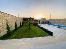 A 1-storey 5-room villa with a swimming pool is for sale in Mardakan
, -7