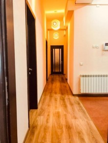 A 4-room apartment is for sale near the Zoo in Ganjlik, -16