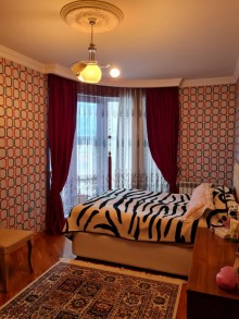 A 3-room apartment is for sale in Bakhihanov, -4