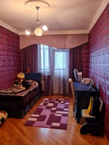 A 3-room apartment is for sale in Bakhihanov, -5