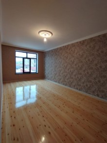 An 4-room house is for sale near the road from Zabrat, -6