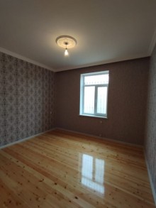 An 4-room house is for sale near the road from Zabrat, -9
