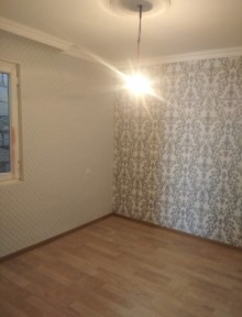A 3-room house is for sale on 1.5 sot of land near bus stop No. 119, -5