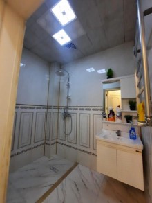 Buy a new house/villa 500 sq/m in Baku Shuvelan, -17