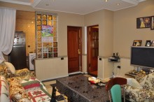 Villa for sale in Baku in the Millionaires' street, 3 floors, -15