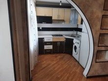 Сдается 3-х комнатная квартира возле станции метро Нариманов в Баку, -5