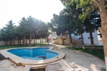 A 4-storey fully renovated villa is for sale in Badamdar settlement, Baku, -3
