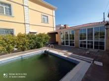 A villa with a garden is for sale in Baku Novkhani, -2