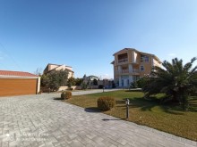 A villa with a garden is for sale in Baku Novkhani, -5