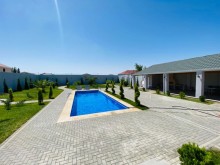 For Sale: 200 m² House / Cottage in Shuvelan Village, Baku City, -5
