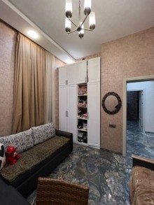 A 4-room courtyard house is for sale in Mardakan settlement in Baku, -15