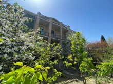 house with a sea view is for sale in Novkhani settlement, Baku, -1