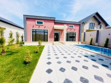 A house with a swimming pool is for sale near secondary school No. 230 in Baku, Shuvalan, -1