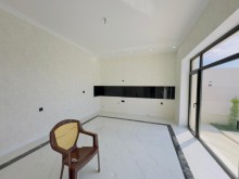 A house with a swimming pool is for sale near secondary school No. 230 in Baku, Shuvalan, -8