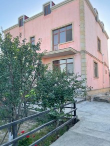 House for sale in Mardakan settlement, Baku city. The 2-story, 6-room, -1
