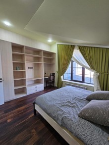 A new house with a sea view is for sale in Baku in Shuvelan settlement. House 5 rooms, -11