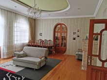 Продается дом в элитном районе поселка Сарай города Баку. 6-комнатный дом, -5