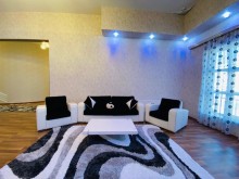 House for sale in Mardakan, Baku, 1 floor, 4 rooms, 170m2. Land area 600 m2, -18