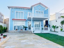 Şüvəlan qəsəbəsində 2 mərtəbəli villa satılır Bakı, -1