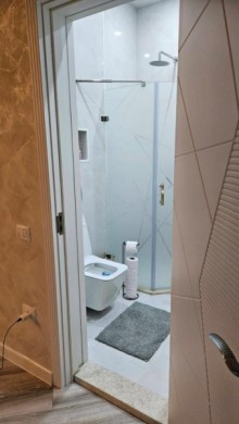 Şüvəlanda tam əşyalı TƏCİLİ ev satılır Vətən restoranı arxasında, -17