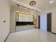 Şüvəlan qəsəbəsində bağ evi satılır. Ümumi sahəsi 170 m², -18