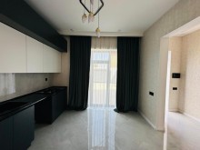 Mərdəkan  Qala yolunda Araz supermarket yaxınlığında yeni ev satılır, -12