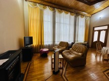 Şüvəlan qəsəbəsində elit məhəllədə, 24 sot torpaq sahəsində inşa edilmiş 2 mərtəbəli villa satılır, -12