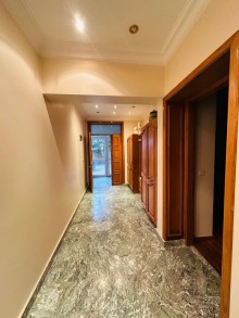 Şüvəlan qəsəbəsində elit məhəllədə, 24 sot torpaq sahəsində inşa edilmiş 2 mərtəbəli villa satılır, -15