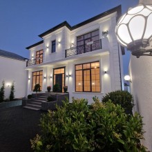 Badamdarda 3 mərtəbəli elit villa satılır, -6