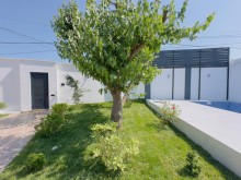 Şüvəlanda daha bir "sensasiya" Həyətində ağac olan yeni ev satılır !, -2