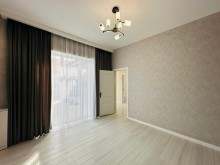 Mərdəkanda hovuzlu evlərin satışı. 1 mərtəbəli 4 otaqlı ev 140 m2, -13