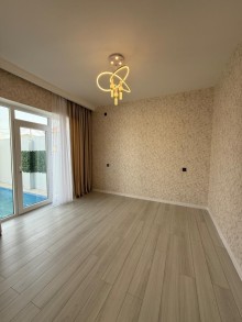 Mərdəkanda hovuzlu evlərin satışı. 1 mərtəbəli 4 otaqlı ev 140 m2, -14