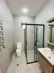 Mərdəkanda hovuzlu evlərin satışı. 1 mərtəbəli 4 otaqlı ev 140 m2, -18