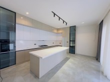 Bakıda fərdi həyət evləri massivi sayılan Şüvəlan qəsəbəsində modern ev satılır, -11