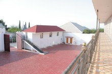 Gəncə şəhərində 1 hektar ərazidə 3 həyət evi olan kompleks satılır, -5