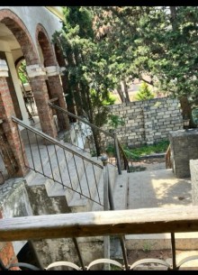 Pirşağının mərkəzində Satılır Həyət evi, -4