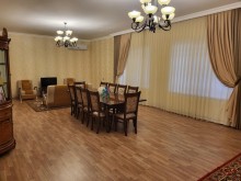 Şüvəlan qəsəbəsində, tam yaşayış məntəqəsində Həyət evi, -12