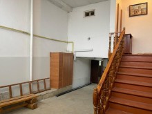 Qubanın mərkəzində, H.Əliyev prospektində iki mərtəbəli ev satılır., -4