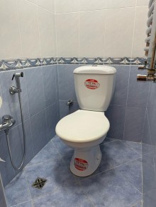 Qubanın mərkəzində, H.Əliyev prospektində iki mərtəbəli ev satılır., -14